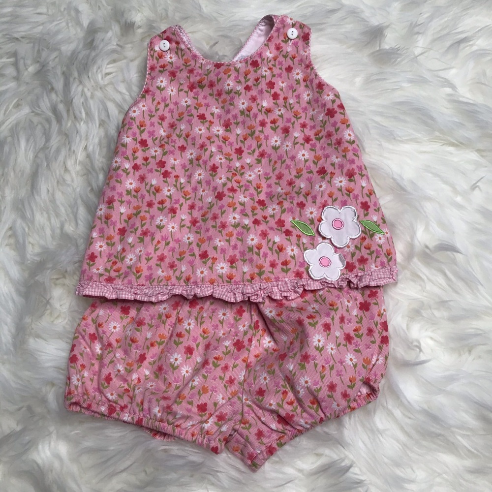 3/$30!! House of Hatten sweet floral 2 piece outfit size 9 months